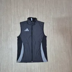 アディダス ダウンベスト mサイズ