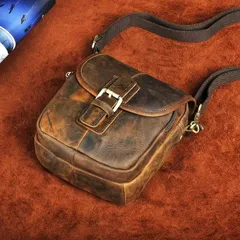 ショルダーバッグ メンズ 本革 斜めがけ 縦型 レザー 牛革 バッグ メッセンジャーバッグ 軽量 コンパクト スマホ ポシェット アウトドア 旅行 通勤 通学 父の日 敬老の日 ギフト プレゼント 30代 40代 50代 60代 ダークブラウン ブラウン