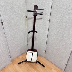 □ 三味線 紅木 丸打胴 棹幅:約2.6cm 胴の重量: 約946g 東さわり