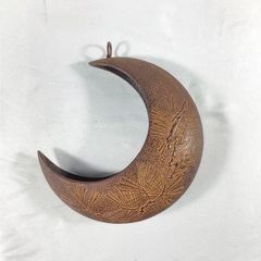 鉄器 吊り花器 三日月型 猿モチーフ 鎖付き - メルカリ