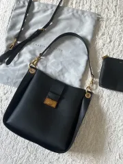 チャールズアンドキース ショルダーバッグ（ダストバッグ、ストラップ2本、インナーポーチ含む）