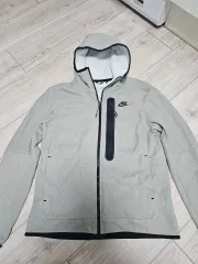 NIKE ナイキ テック フリース ウィンタライズド フルジップアップ フーディー 4万で出品