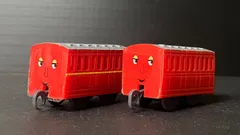 カプセルプラレール　きかんしゃトーマス　　赤いろの客車　２両