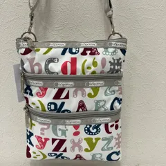 9913 LeSportsac　レスポートサック　3連ショルダーバッグ　ワンショルダー　肩がけ斜めがけ　ホワイト系　ポシェット　ショルダー調節可能　アルファベット