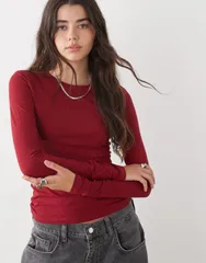 ウィークデイ レディース トップス Tシャツ スリムフィット Weekday slim fit long sleeve tshirt in wine Burgundy バーガンディ