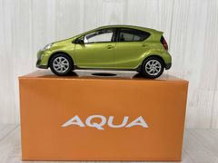トヨタ アクア 前期 カラーサンプル ミニカー ⑨ 8T7 ブルーメタリック