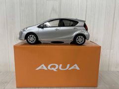 トヨタ アクア NHP10 前期 カラーサンプル ミニカー ⑧ 5A3 イエロー