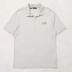 100 未使用 GUESS ボタンレス コットン カラーTシャツ