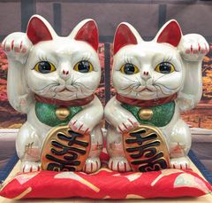 伊万里焼　花柄招き猫猫の置物 縁起物 商売繁盛 開運招福 オンラインストア銀座 伊万里焼 花柄招き猫猫の置物 縁起物 商売繁盛