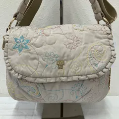9951　ANNA SUI　アナスイ　2way　ショルダーバッグ　ハンドバッグ　トートバッグ　キルティング　ライトベージュ　ベージュ　チャーム付き　バタフライ　パピヨン　蝶々　花柄　フラワー　ペイズリー　レディース　刺繍