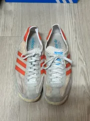 アディダス スニーカー