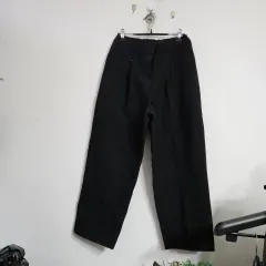 黒色ワイドプリーツパンツ