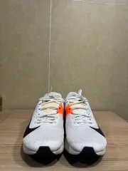 ナイキ ランニングシューズ 270