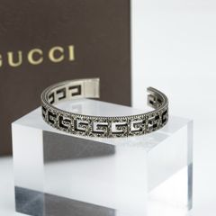 美品 グッチ バングル フラワー 花 gg 18 ブレスレット 燻し 美品 グッチ バングル フラワー 花 gg 18 ブレスレット 燻し - メルカリ