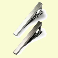 結婚式 喪服 スーツ ビジネス 礼服 誕生日や父の日のプレゼントにも 【どんなネクタイにも合う真鍮製2本セット】 冠婚葬祭 ブランド おしゃれ 入学式 タイピン ネクタイピン 卒業式 ヴィタ・ナトゥール ] 二次会 Natur Vita パーティー [