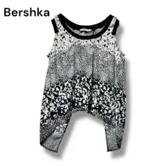 ●棚番号U-1 Bershka ベルシュカ　バックカット　タンクトップ　モノトーン　バッグカシュクール　Ｓ　白黒　　ノースリーブのサムネイル
