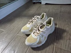 アシックス スニーカー 出品