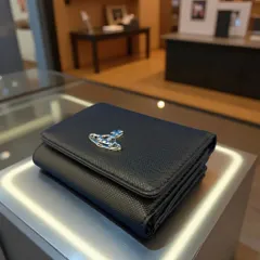 【新品・正規品・お買い得！】ヴィヴィアンウエストウッド 三つ折財布 BLACK 無光沢 8【値下げOK】