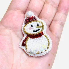 雪だるま　ビーズ刺繍ブローチ