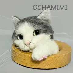 穴から覗くハチワレ子猫さん　猫　ねこ　ネコ　リアル　羊毛フェルト　ハンドメイド　インテリア　置物　かわいい　癒し　猫の日