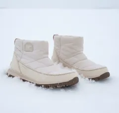 極美品 ソレル SOREL ウィットニーショート パフブーツ スノーブーツ 24cm 防水 撥水 軽量 ホワイト 白 完売品 人気モデル 防寒 暖か フリース 裏起毛 通勤 通学  雪道 定番 レア 希少 レディース ブーツ カジュアル hws02576