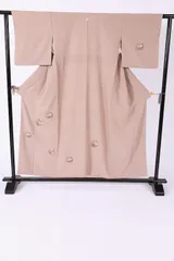 付下げ　一つ紋丸に木瓜　ライトブラウン　グリーン　珊瑚朱　白　茶　花　刺繍　B1429