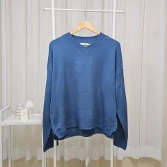 ルーズフィット 裾 スリット Vネック 春ニット (ユニセックス可能)