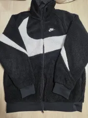택포))ナイキ スウッシュ リバーシブル フリース ブラック/白 ジップアップ