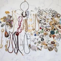 アクセサリー　まとめ売り　1.4kg　ネックレス　ブレスレット　イヤリング　ピアス　ブローチ　シルバー　ループタイ　象嵌　タイピン　イミテーション