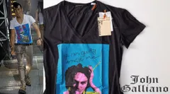 名作★新品未使用 galliano ジョンガリアーノ VネックプリントTシャツ しなやか素材で着心地◎ ブルーブラック青黒 M or L【本物保証】入手困難のサムネイル