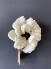 シュシュ　ホワイト　ハンドメイド