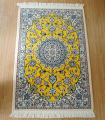 新品 ペルシャ絨毯 クム産 シルク100% 花柄タペストリー 80×120 - メルカリ