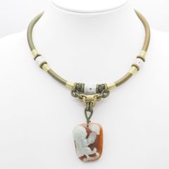 翡翠のネックレス 鹿の彫刻 - メルカリ
