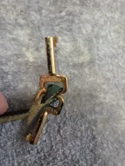 Louis Vuitton（ルイヴィトン） セルヴィエット・コンセリエ エピ・ノワール ブリーフケース キー 出品