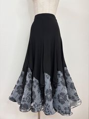 レースモチーフ】新品 裾シルバーサテンテープ 黒白ロングフレア