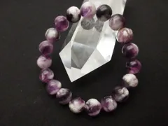 【希少】/【フェザーインフローライトブレスレット 】/内周size(約16cm)/玉size(約10㎜)/《感情の浄化》/《心の緊張をやわらげる》/《紫地に浮かぶ白羽模様》/1589a4