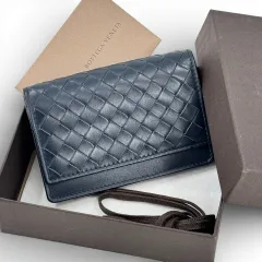 Bottega Veneta イントレチャート ネイビー カードケース