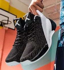 Anta クレイ・トンプソン　KT4 low　ブラック×ホワイト