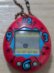 初代 たまごっち ピンク　青　裏カバー割れあり