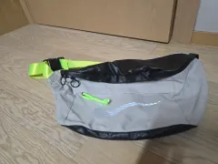 ナイキテックヘリテイジ リフレクティブスリングヒップバッグ