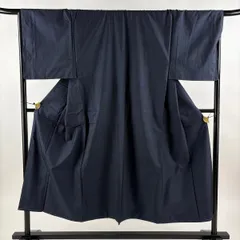 男着物 身丈146.5cm 裄丈68.5cm M 袷 紬 亀甲絣 紺色 正絹 秀品 【中古】