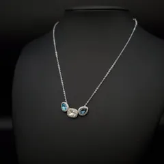 美品 SWAROVSKI スワロフスキー Christie Oval ネックレス ペンダント パヴェ クリスタル ラインストーン オーバル シルバーカラー 上品 きらきら エレガント ギフト プレゼント 贈り物