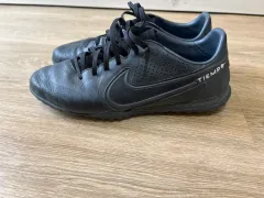 ナイキ ティエンポ サッカーシューズ 黒 280