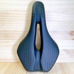자전거 안장 천공 중공 쿠션 PU 안장 인간 공학 설계 경량 약 340g로드 자전거 MTB 크로스 자전거 미니 벨로 BMX 시티 사이클 대응 방활 발수 안장 레일 7mm