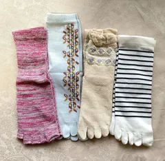 【新品】【送料込み】【レディース２２～２５】５本指クルーソックス４足セット