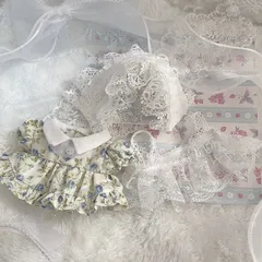 花柄ワンピースとレースのレイヤードセット