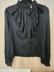 フリル装飾 ブラック ブラウス