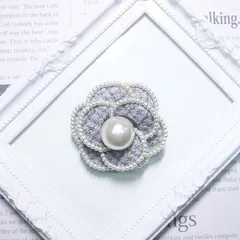 お花のブローチ 　グレーXホワイトパール（Sサイズ）