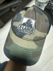 XLARGE x New Era ウォーキングエイプ カモメッシュ トラッカー スナップバックキャップ