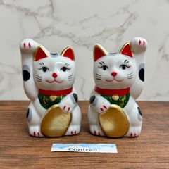 九谷焼】横座り 招き猫 黒盛 花と蝶 5.5号 縁起物 置物 右手 金運